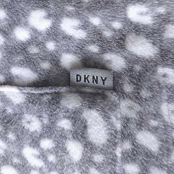 DKNY light grey cheetah print fluffy fleece pyjama set Size S - Picture 3 of 14